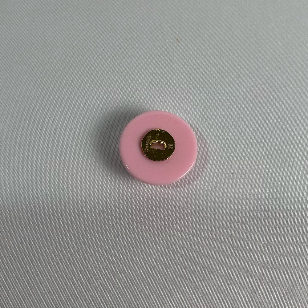 Chanel Pink Button - Picture 5 of 6
